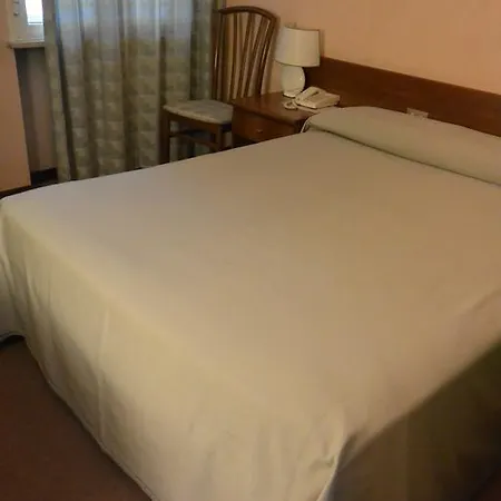 Hotel Des Artistes 3*