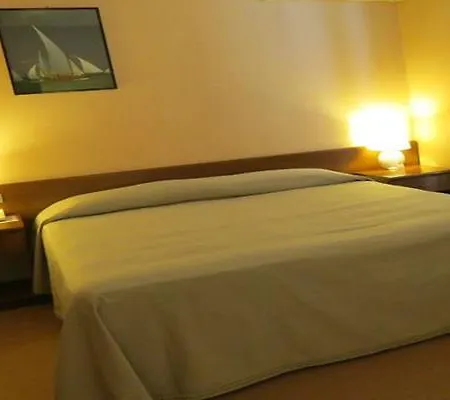 Hotel Des Artistes 3*