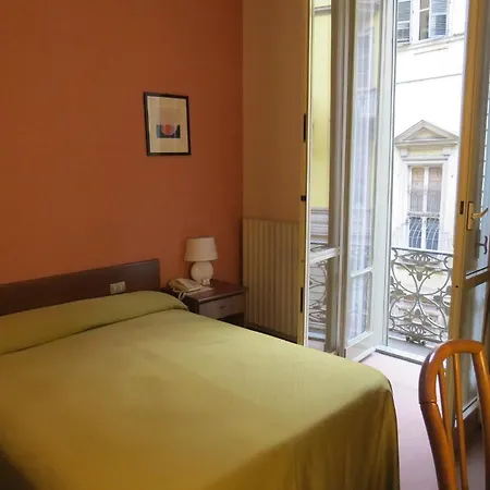 Des Artistes Hotel 3*