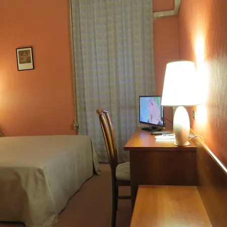 Des Artistes Hotel