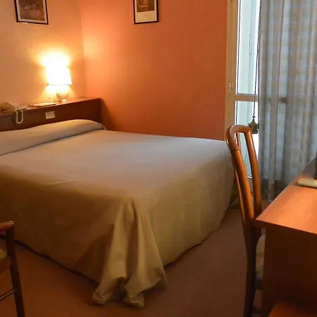 Des Artistes Hotel