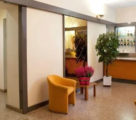 Hotel Des Artistes 3*